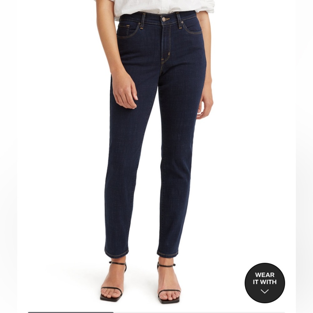 NWT Levi's Women's Classic Mid Rise Straight-Leg Jeans
14R - Colbat Dip